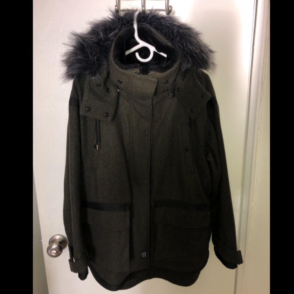 Brand New/no tags (never worn)Super Dry Wool Coat